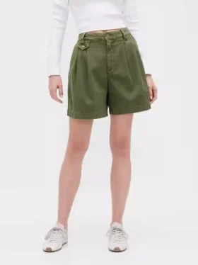 Pantaloncini a pieghe in twill a vita media da 6″