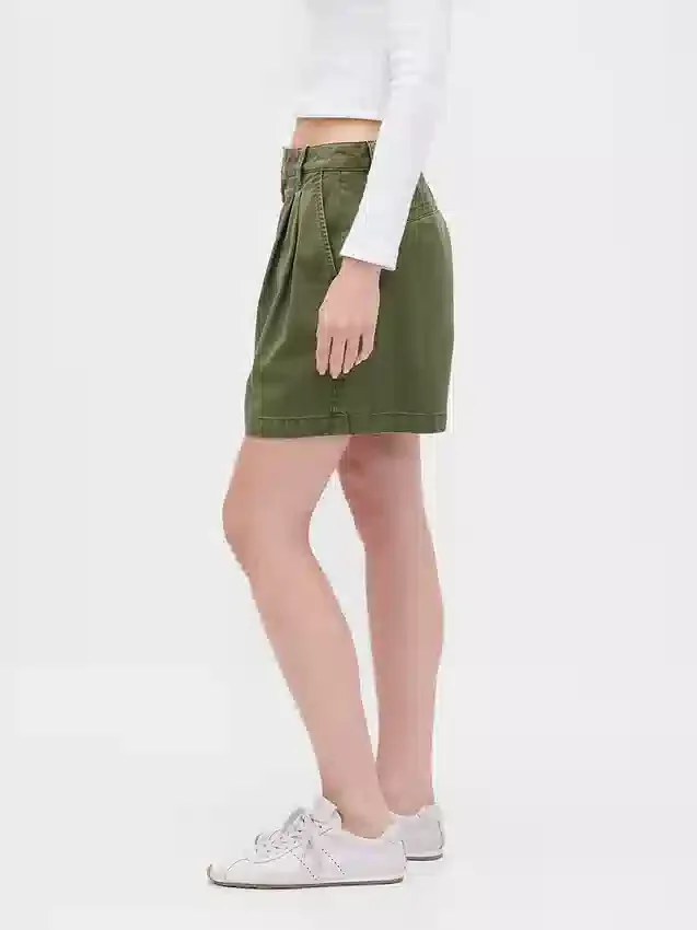 Pantaloncini a pieghe in twill a vita media da 6"