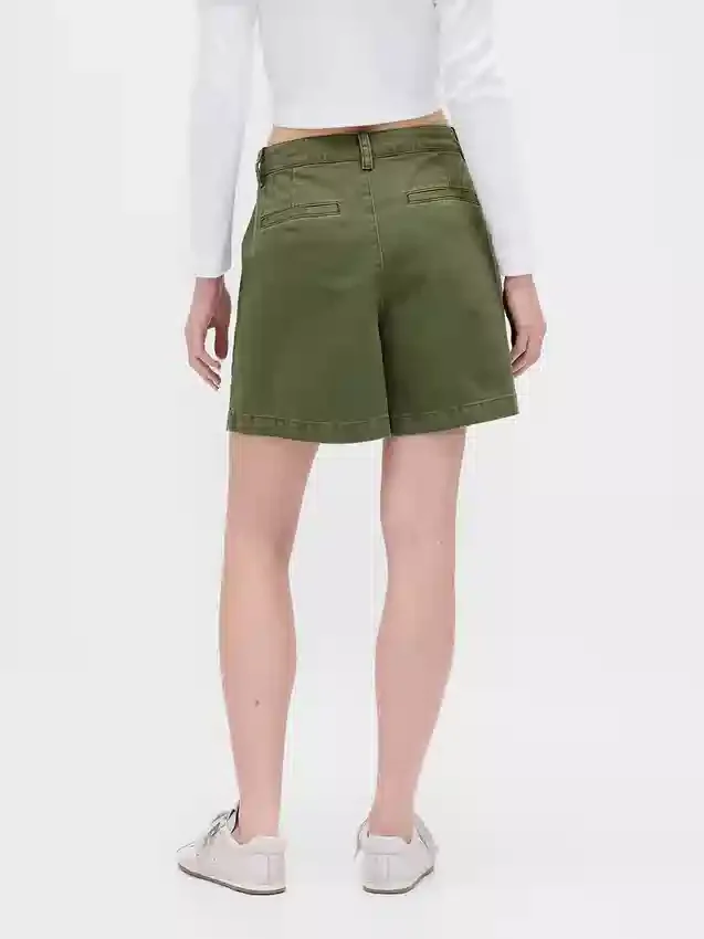 Pantaloncini a pieghe in twill a vita media da 6"