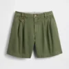 Pantaloncini a pieghe in twill a vita media da 6"