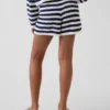 Pantaloncini a righe all'uncinetto per bambini