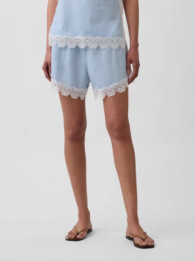 Pantaloncini a vita media da 4" in misto lino con bordi in pizzo