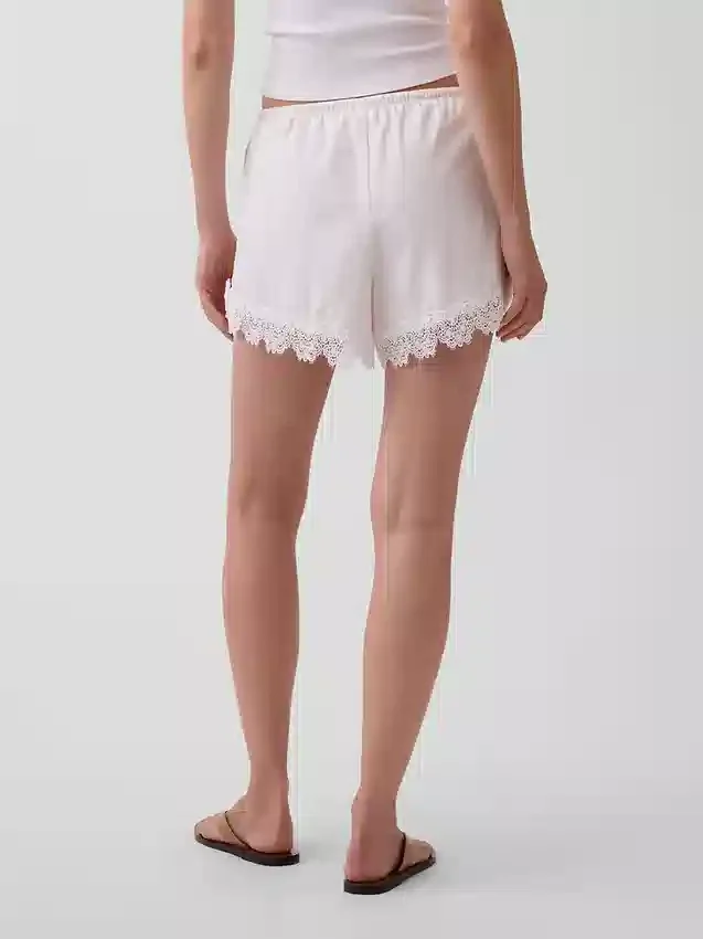 Pantaloncini a vita media da 4" in misto lino con bordi in pizzo