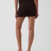 Pantaloncini comodi all'uncinetto in 100% cotone