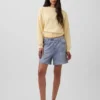Pantaloncini comodi in maglia denim stampata a vita media da 5"