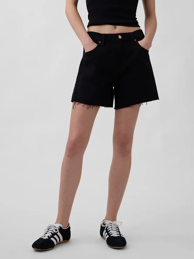 Pantaloncini corti a vita media da 4", morbidissimi e dal taglio morbido