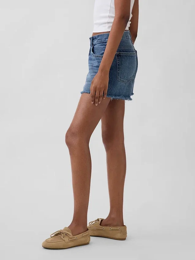 Pantaloncini corti a vita media da 4", morbidissimi e dal taglio morbido