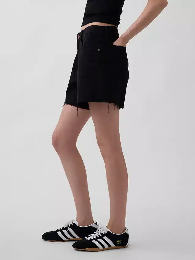 Pantaloncini corti a vita media da 4", morbidissimi e dal taglio morbido