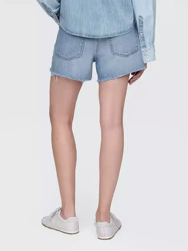 Pantaloncini corti a vita media da 4", morbidissimi e dal taglio morbido