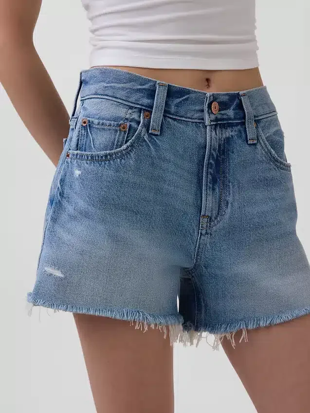 Pantaloncini corti a vita media da 4", morbidissimi e dal taglio morbido