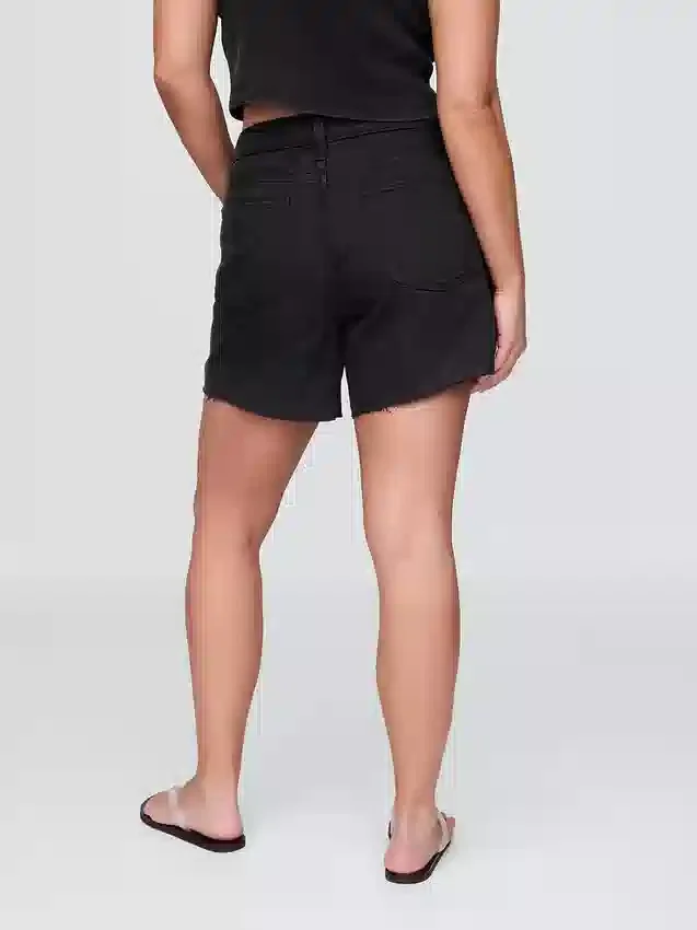 Pantaloncini corti a vita media da 4", morbidissimi e dal taglio morbido