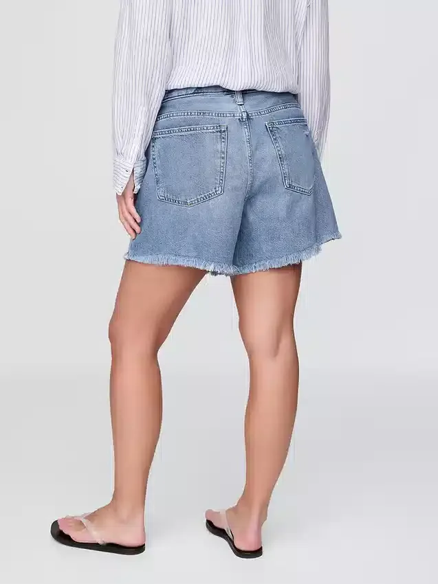 Pantaloncini corti a vita media da 4", morbidissimi e dal taglio morbido