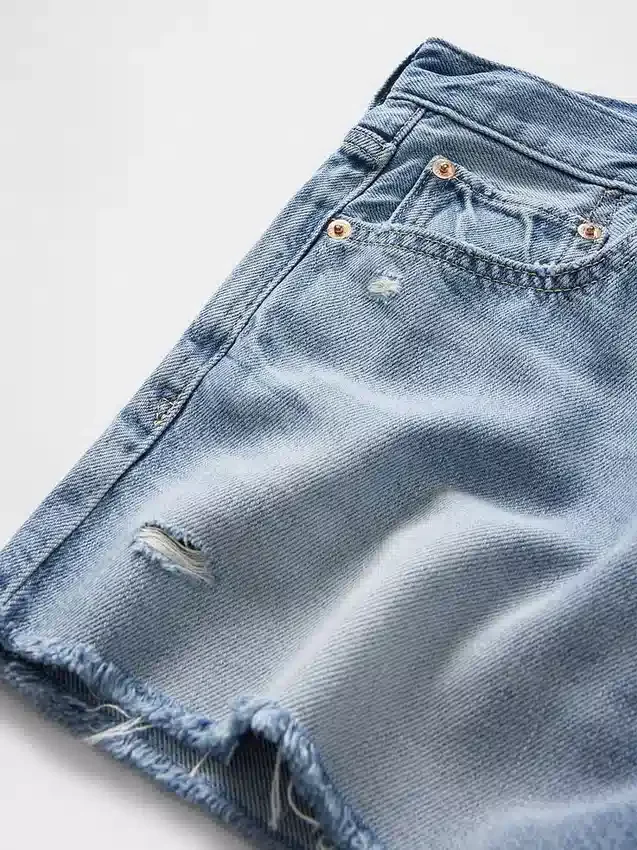 Pantaloncini corti a vita media da 4", morbidissimi e dal taglio morbido