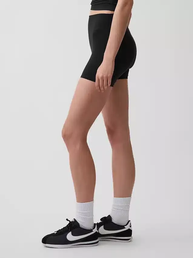 Pantaloncini da ciclismo GapFit Smooth da 4"