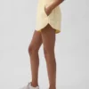 Pantaloncini da corsa GapFit Tech a vita alta