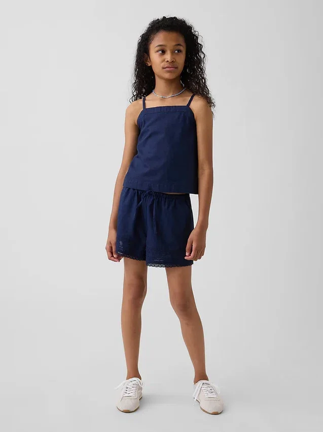 Pantaloncini facili da indossare in misto lino e cotone con bordi in pizzo per bambini