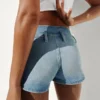 Pantaloncini in denim a vita bassa da 3"