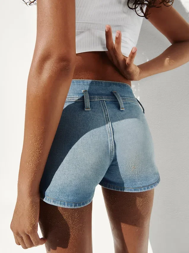 Pantaloncini in denim a vita bassa da 3"