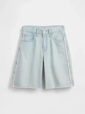 Pantaloncini in denim a vita bassa e linea allungata per bambini