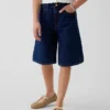 Pantaloncini in denim a vita bassa e linea allungata per bambini