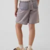 Pantaloncini in denim a vita bassa e linea allungata per bambini