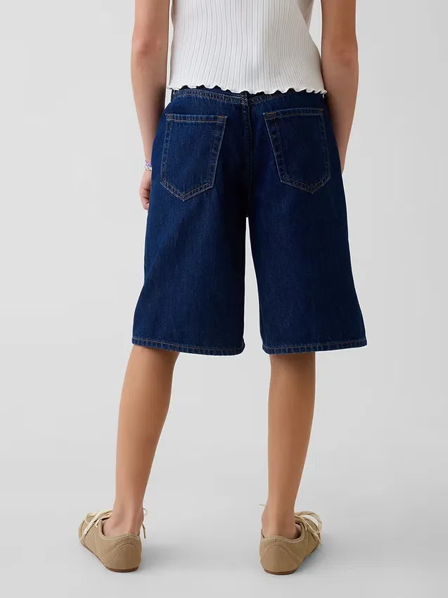 Pantaloncini in denim a vita bassa e linea allungata per bambini