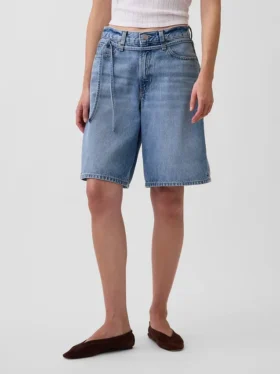 Pantaloncini in denim a vita media con micro cintura e linea allungata da 11″