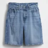 Pantaloncini in denim a vita media con micro cintura e linea allungata da 11"