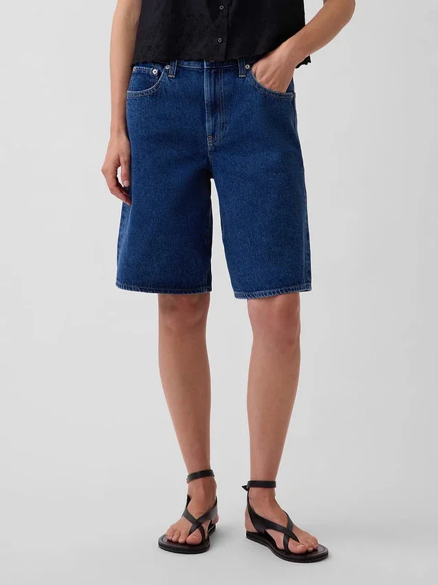 Pantaloncini in denim a vita media e linea lunga