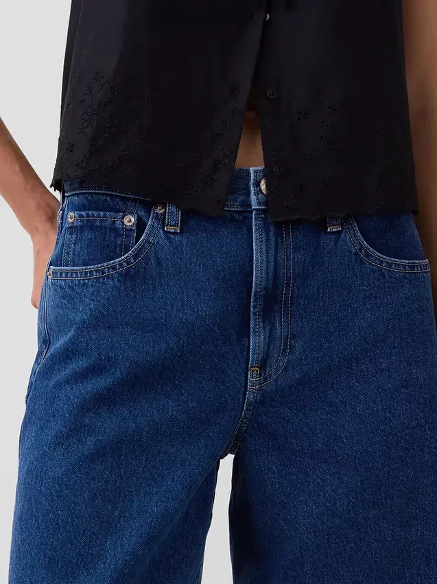 Pantaloncini in denim a vita media e linea lunga