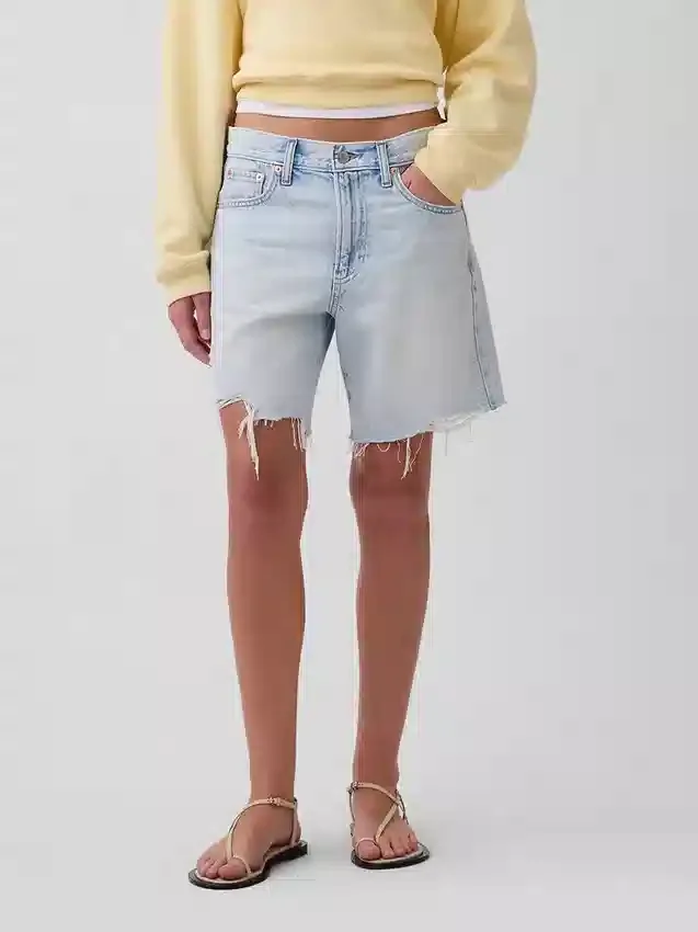 Pantaloncini in denim a vita media e vestibilità ampia