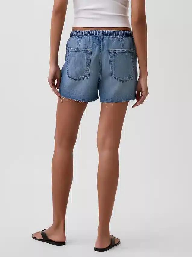 Pantaloncini in denim comodi a vita bassa da 3,5”