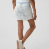 Pantaloncini in denim da bambino a vita bassa con ricamo a forma di limone