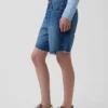 Pantaloncini in denim dal taglio ampio a vita media da 8"