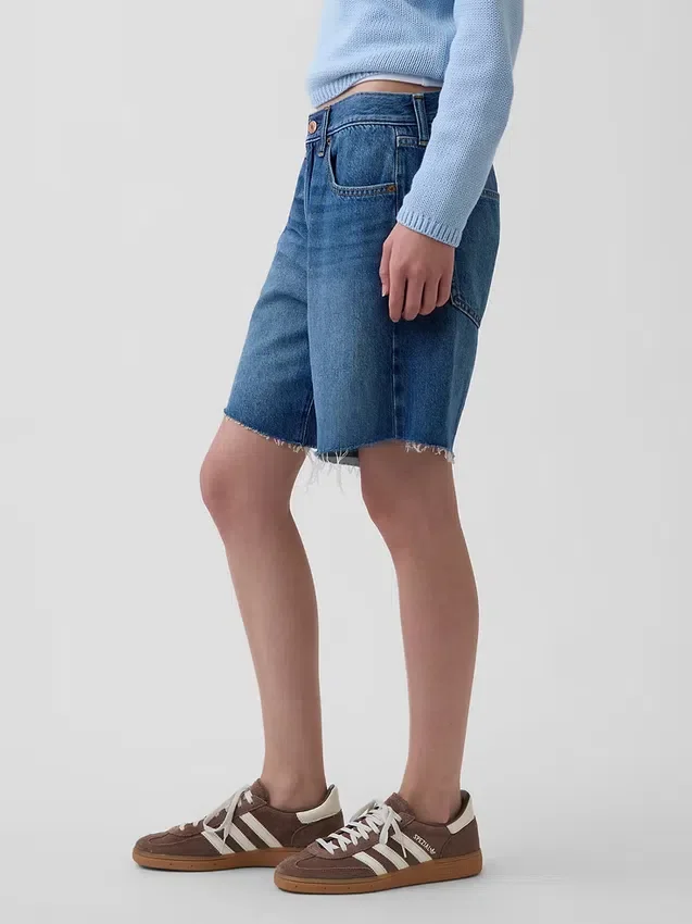 Pantaloncini in denim dal taglio ampio a vita media da 8"
