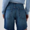 Pantaloncini in denim dal taglio ampio a vita media da 8"