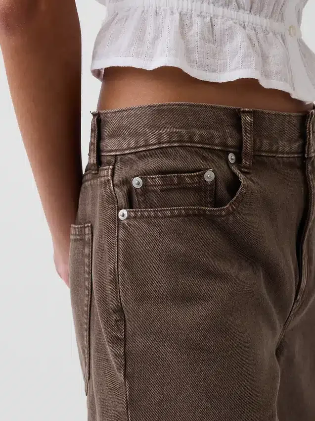 Pantaloncini in denim dal taglio ampio a vita media da 8"