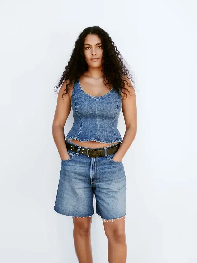 Pantaloncini in denim dal taglio ampio a vita media da 8"
