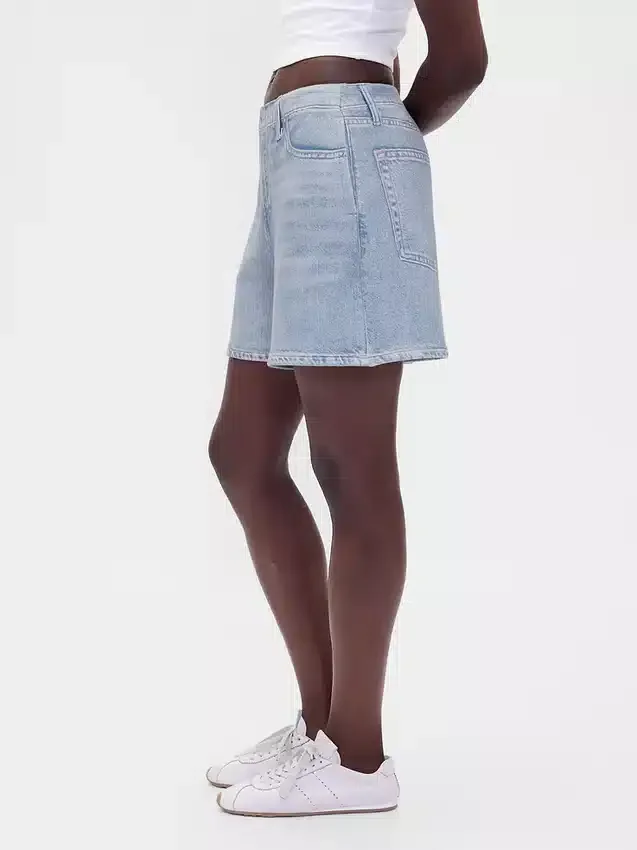 Pantaloncini in denim stampato a vita media