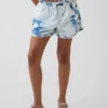 Pantaloncini in denim tie-dye a vita alta per bambini