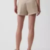 Pantaloncini kaki a vita media