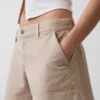 Pantaloncini kaki a vita media