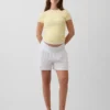 Pantaloncini premaman facili da indossare sotto la pancia