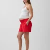 Pantaloncini premaman facili da indossare sotto la pancia