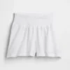 Pantaloncini premaman facili da indossare sotto la pancia