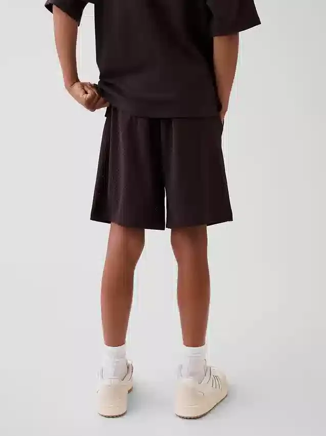 Pantaloncini sportivi in rete da bambino da 8"