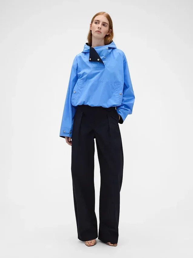 Pantaloni a vita alta con pieghe ad arco GAP × Victoria Beckham