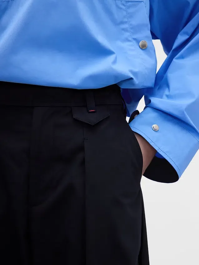 Pantaloni a vita alta con pieghe ad arco GAP × Victoria Beckham