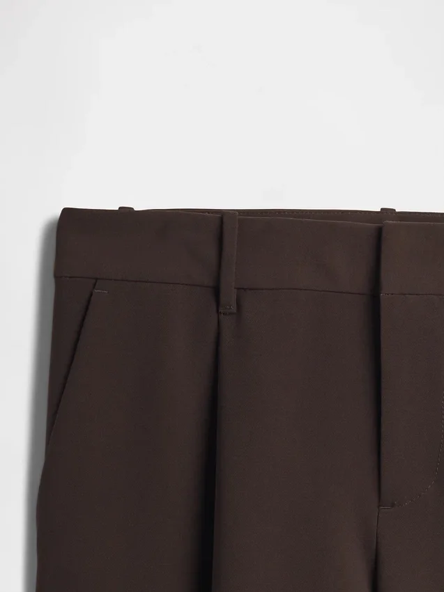 Pantaloni a vita bassa con pieghe e gamba larga 365