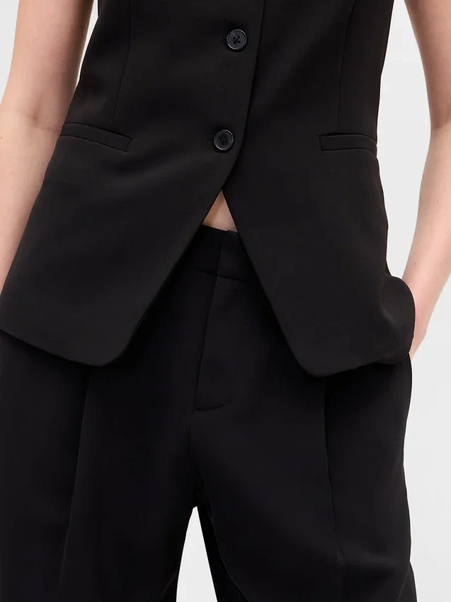 Pantaloni a vita bassa con pieghe e gamba larga 365